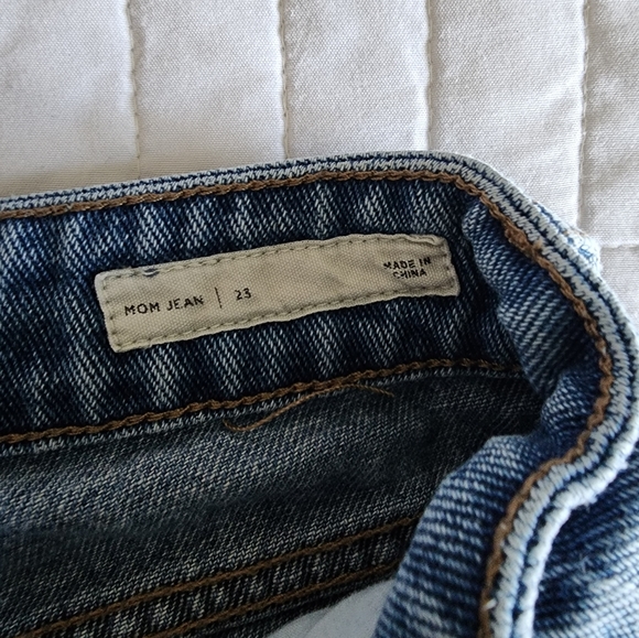 Pac Sun Front Seam Capri Mom Jean - Picture 4 of 4